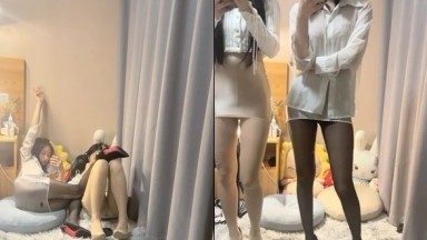 【长腿小妖精榨精少女和她的长腿闺蜜】，两个如此极品的美腿翘臀美少女