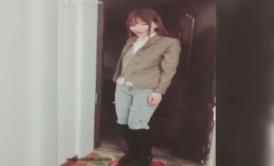 超时空长腿美少女】允儿微信大尺度跑车福利合集 (1)